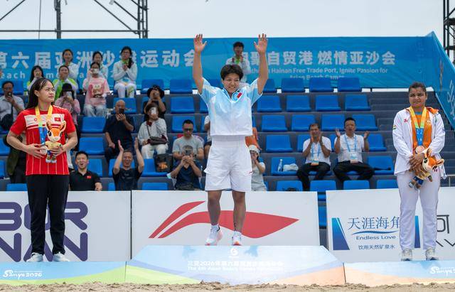 亚沙会｜沙滩摔跤女子70公斤级决赛：中国选手龙佳夺冠