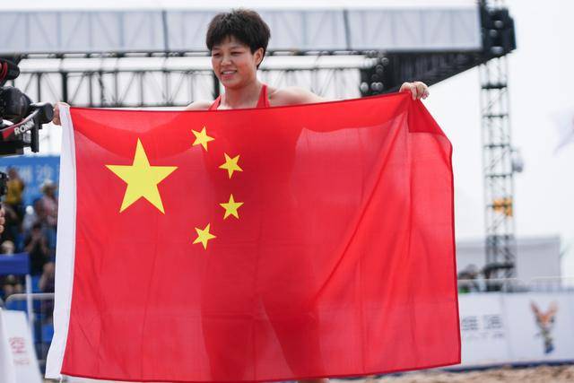 亚沙会｜沙滩摔跤女子70公斤级决赛：中国选手龙佳夺冠