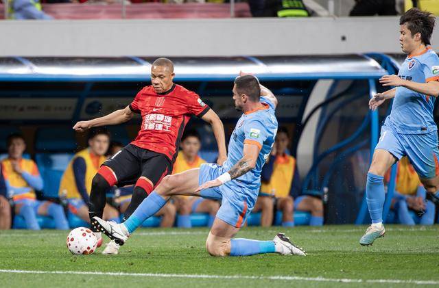 逆转取胜！成都蓉城七轮不败领跑中超｜图集