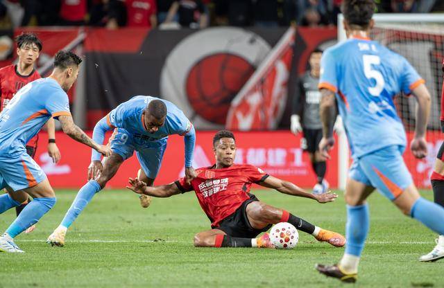 逆转取胜！成都蓉城七轮不败领跑中超｜图集