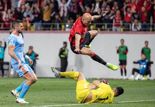 逆转取胜！成都蓉城七轮不败领跑中超｜图集